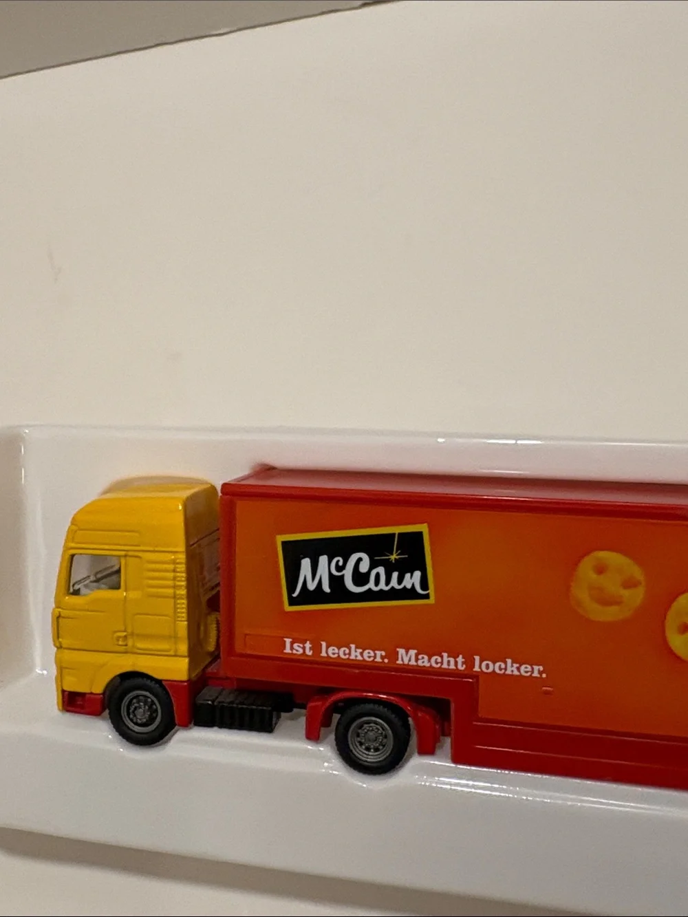 Siku M87 transport and trailer.  1:87 scale.